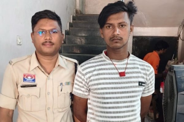 लगातार आपराधिक गतिविधियों में संलिप्त बदमाश के विरुद्ध जिला बदर की कार्यवाही…