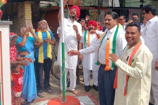 स्वतंत्रता दिवस के अवसर पर विभिन्न स्थानों पर ध्वजारोहण कर पूर्व विधायक कुलदीप सिंह जुनेजा ने दिया एकता और संविधान की रक्षा का संदेश…