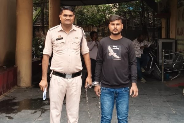 8 घंटे के भीतर चोरी का खुलासा, आरोपी गिरफ्तार — चोरी की रकम भी बरामद…