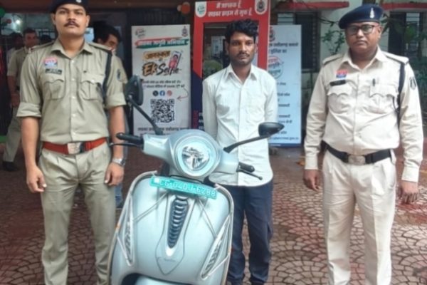 बजाज ई स्कूटी चोरी करने वाला आरोपी घनीराम रोहिदास रंगेहाथ गिरफ्तार…