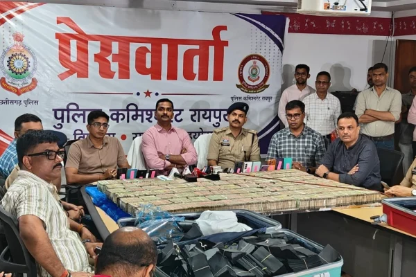 अरबों रूपयों की ठगी, लगभग 04 करोड़ से अधिक नगदी रकम जप्त, 07 अंतर्राज्यीय ठग गिरफ्तार…