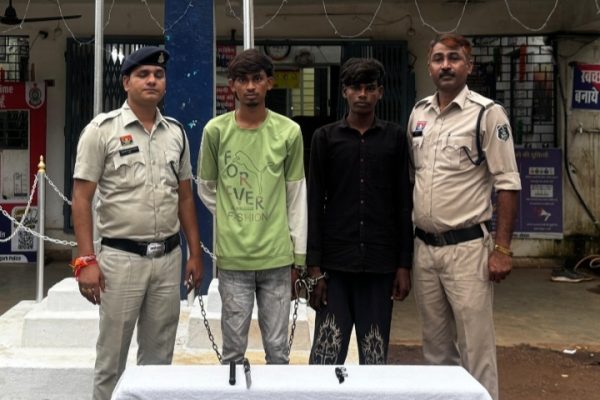 चाकू लहराकर दहशत फैलाने वाले 02 आरोपी गिरफ्तार…