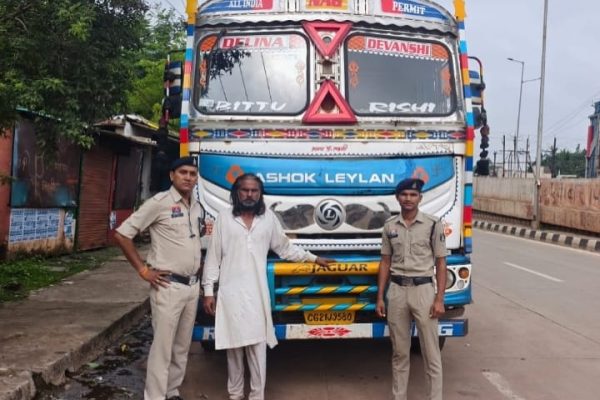 चोरी की सूचना मिलते ही पुलिस की त्वरित कार्रवाई, महज 02 घंटे के भीतर ₹50 लाख कीमत का 16 चक्का ट्रक बरामद…