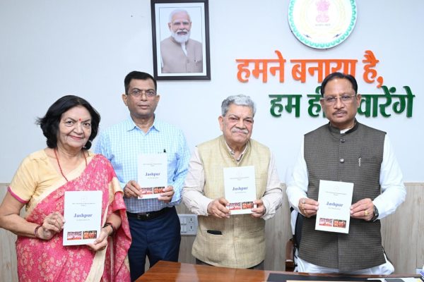 मुख्यमंत्री श्री विष्णु देव साय ने किया ‘जशपुर : एक परिचय’ पुस्तक का विमोचन