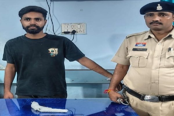 देशी कट्टा लेकर लोगों को भयभीत करने वाला आरोपी गिरफ्तार…
