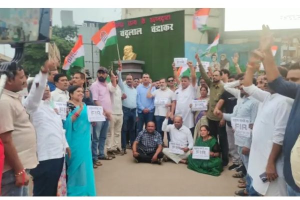 राहुल गांधी के खिलाफ FIR रद्द करने जिला कांग्रेस कमेटी भिलाई का हल्ला बोल…