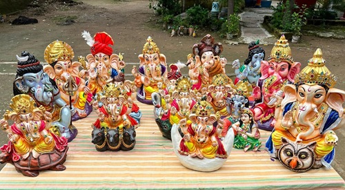 केंद्रीय जेल रायपुर में बंदियों ने मिट्टी से तैयार की 500 पर्यावरण-अनुकूल गणेश प्रतिमाएं…
