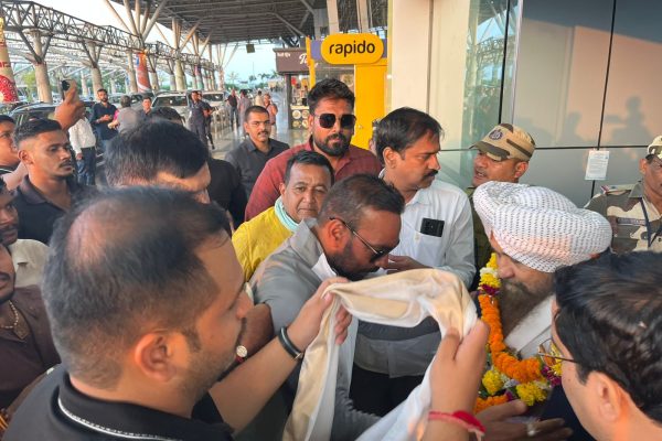दही हांडी उत्सव के लिए रायपुर पहुंचे अंतरराष्ट्रीय भजन गायक लखबीर सिंह लक्खा…