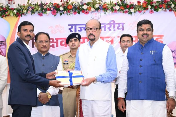 आज लोकभवन में राज्य स्तरीय शिक्षक सम्मान समारोह का हुआ गरिमामय आयोजन…