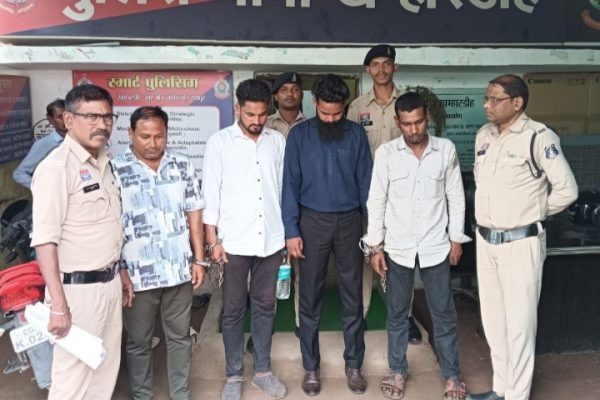 त्योहारी सीजन के मद्देनजर शांति एवं कानून-व्यवस्था बनाए रखने तथा आपराधिक एवं असामाजिक तत्वों के विरुद्ध लगातार प्रभावी कार्रवाई जारी…