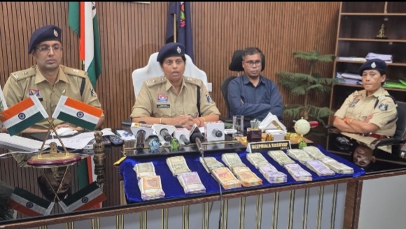 व्ही. आर. एकेडमी में लाखो रूपये की चोरी करने वाले 02 आरोपी गिरफ्तार…