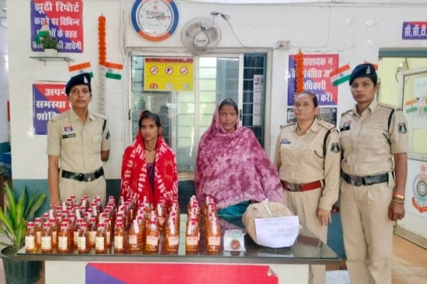 गांजा एवं अवैध शराब के 02 महिला आरोपी गिरफ्तार…