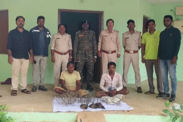 जंगल में फंदा लगाकर कर रहे थे शिकार, वन विभाग ने दबोचे दो आरोपी: 3 जंगली मुर्गे बरामद