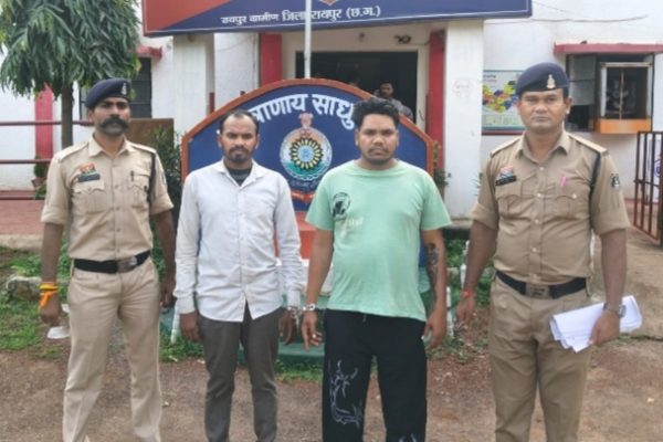 धारदार चाकू लहराकर आम लोगों को डराने-धमकाने वाले आरोपियों पर थाना अभनपुर पुलिस की कार्यवाही…