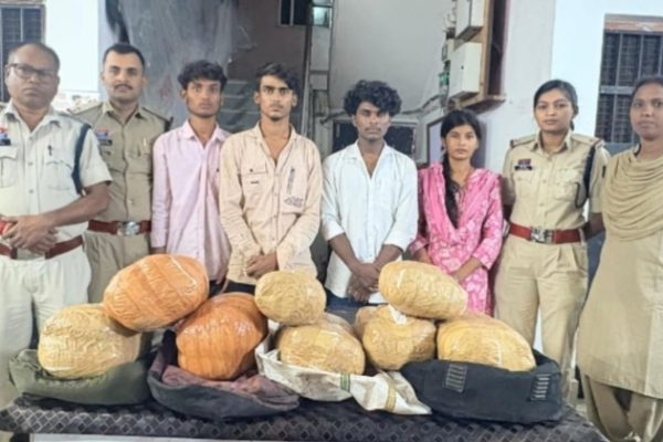 जयरामनगर रेलवे फाटक के पास 13 किलो गांजा के साथ चार तस्कर गिरफ्तार…