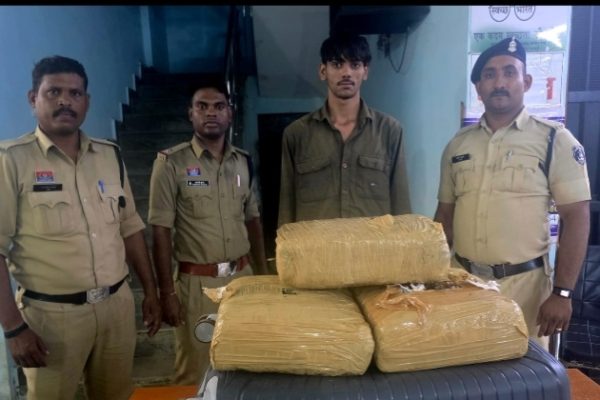 15 किलो गांजा के साथ उत्तर प्रदेश का व्यक्ति फिरोज खान गिरफ्तार…