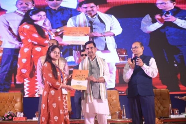 20वें राष्ट्रीय रोजगार मेले में केंद्रीय राज्य मंत्री श्री तोखन साहू ने रायपुर में 216 युवाओं को सौंपे नियुक्ति पत्र…