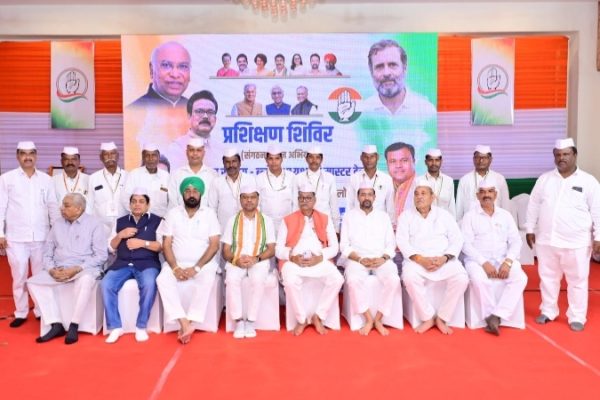 रायपुर संभाग के ब्लॉक कांग्रेस अध्यक्षों और मास्टर ट्रेनर्स का प्रशिक्षण शिविर सफलतापूर्वक संपन्न…