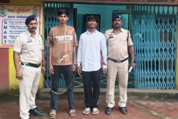 चाकू दिखाकर डराने-धमकाने वाले 02 आरोपी गिरफ्तार, विधि के साथ संघर्षरत बालक पर भी कार्यवाही…
