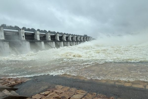 छत्तीसगढ़ में लगातार बारिश से नदी नाले उफान पर, कई मार्गो और आवगामन ठप, गंगरेल के सभी गेट खुले…
