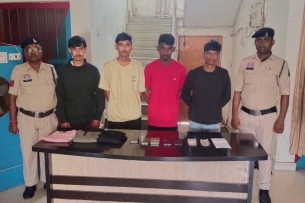 मोबाइल चोरी कर UPI से 2.84 लाख रुपए निकालने वाले गिरोह का पर्दाफाश, 04 आरोपी गिरफ्तार…