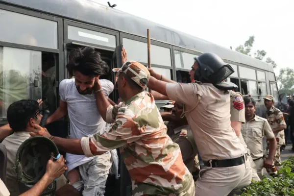 दिल्ली प्रदर्शन और पुलिस की भारी सख्ती: क्या कहते हैं विशेषज्ञ?