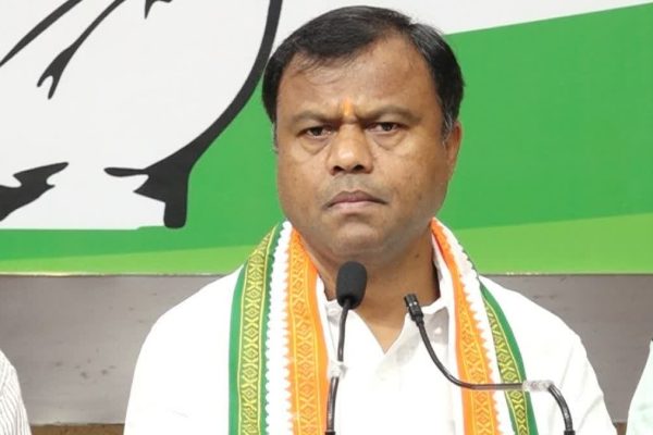 भाजपा के कुशासन में कानून हाथ जोड़कर खड़ा है और अपराधी तेज़ाब लेकर खुलेआम घूम रहे हैं – दीपक बैज