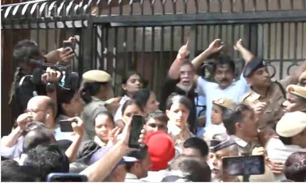 ज्ञानेश कुमार के खिलाफ इंडिया गठबंधन ने किया विरोध-प्रदर्शन…