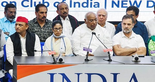 बारिश ने रोका कांग्रेस का ‘सार्वजनिक महाभियोग’, कल फिर होगा आयोजन…