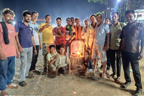 ग्राम मुरमुंदा के वासियों द्वारा गांधी जयंती केक काट कर बड़े धूमधाम से मनाई गई…