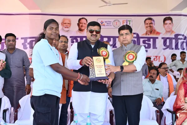 हार से सीखें और जीत का अहंकार न करें, कोशिश करने वालों की कभी हार नहीं होती – मंत्री टंक राम वर्मा