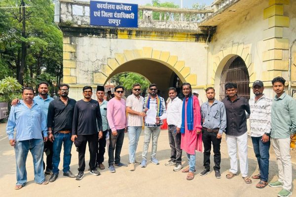 कांग्रेस अनुसूचित जाति विभाग के राष्ट्रीय समन्वयक श्री उमेश रगड़े के नेतृत्व में मुख्य चुनाव आयुक्त ज्ञानेश कुमार के इस्तीफे की मांग हेतु राष्ट्रपति महोदया के नाम ज्ञापन