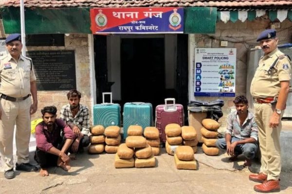 नशे के सौदागरों पर कमिश्नरेट पुलिस का शिकंजा: नाबालिग समेत 6 गांजा तस्करों को रंगेहाथ दबोचा, 64 लाख की खेप जब्त…