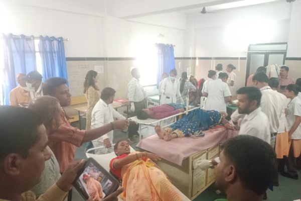 श्रद्धालुओं से भरी पिकअप पलटी, 25 घायल, 01 गंभीर, गंगरेल अंगारमोती मंदिर का दर्शन कर आ रहे थे…