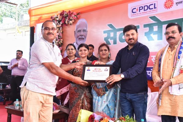 धरसीवां के सेवा सदन में ‘सेवा सेतु अभियान’ संपन्न: छत्तीसगढ़ के सवा लाख घरों में चमकी सौर ऊर्जा, हितग्राहियों का हुआ सम्मान…