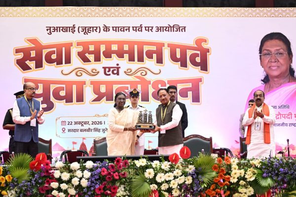 युवा बड़े सपने देखें, अपनी सफलता को समाज और राष्ट्र की सेवा से जोड़ें : राष्ट्रपति द्रौपदी मुर्मु
