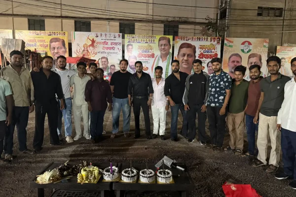 युवा कांग्रेस सचिव ताजुल अहमद का केक काटकर मनाया जन्मदिन, कई दिग्गजों ने दीं शुभकामनाएं…