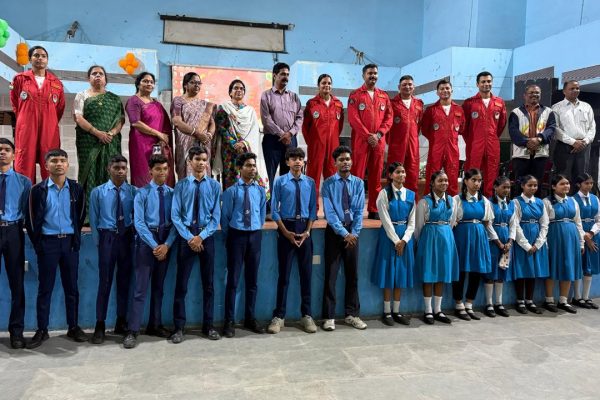 रायपुर में सारंग टीम ने स्कूली विद्यार्थियों को भारतीय वायु सेना में करियर बनाने के लिए किया प्रेरित…