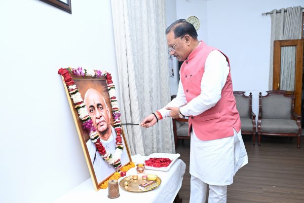 मुख्यमंत्री विष्णु देव साय ने लौह पुरुष सरदार वल्लभभाई पटेल की जयंती पर उन्हें किया नमन…