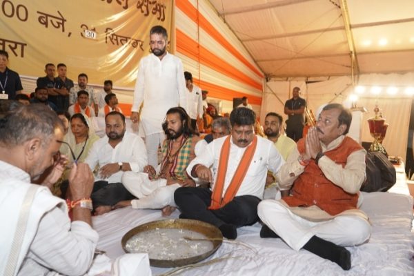पितृ पक्ष के पावन अवसर पर सर्व समाज ने धनगांव में वीर सपूतों को दिया तर्पण, साधु-संतों से लेकर मंत्री और जनप्रतिनिधि हुए शामिल…