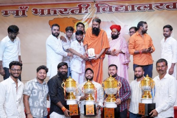रायपुर में भव्य गणेश झांकी सम्मान समारोह संपन्न, साधु- संतों ने विजेताओं को किया पुरुस्कृत