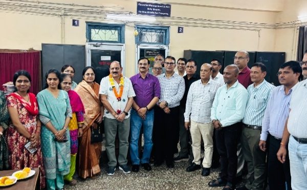 पंडित रविशंकर शुक्ल विश्वविद्यालय के अधीक्षक अमरनाथ पाठक हुए सेवानिवृत, नम आँखों से भावभीनी समारोह में कर्मचारियों ने दी बिदाई…