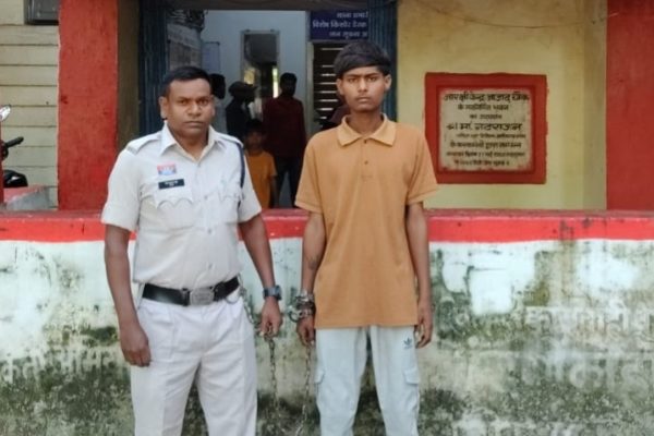 शराब पीने के लिए पैसा मांगने वाले प्रकरण के फरार आरोपी गिरफ्तार…