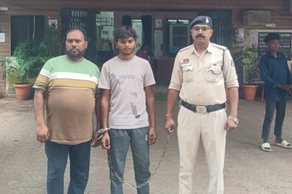 रायपुर में निर्माणाधीन मकान से बिजली का तार चोरी: 2 नाबालिग पकड़े गए, माल खरीदने वाले 2 कबाड़ी भी गिरफ्तार…