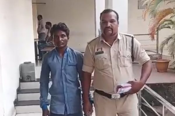 टाटीबंध एटीएम और चंदनडीह यूनियन बैंक में चोरी की नीयत से तोड़फोड़ करने वाला आरोपी गिरफ्तार…