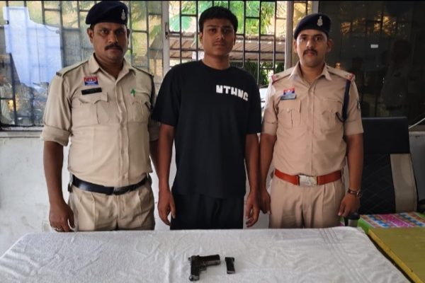 पुराने विवाद में क्रिकेट बैट से जानलेवा हमला, तीन आरोपी गिरफ्तार: मुख्य आरोपी के पास से पिस्टल बरामद…