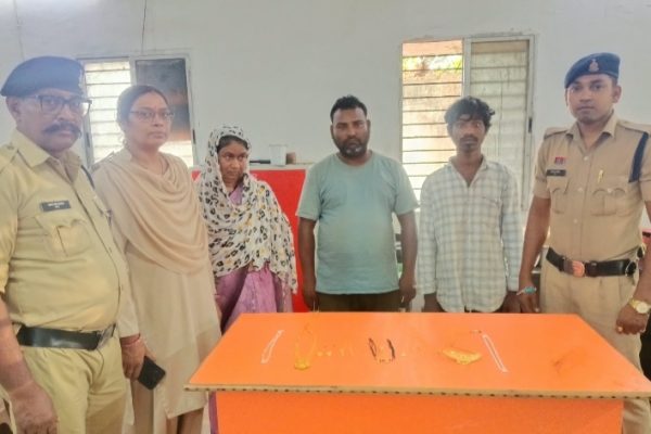 रायपुर: टिकरापारा में सूने मकानों को निशाना बनाने वाले चोर गिरोह का पर्दाफाश; एक महिला समेत तीन गिरफ्तार, 7 लाख के जेवर बरामद…