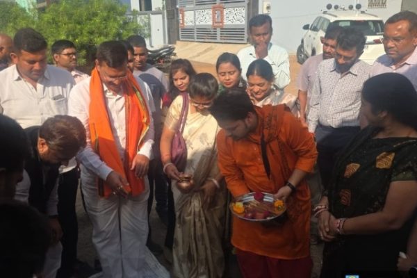 रायपुर ग्रामीण विधायक मोतीलाल साहू ने नगर निगम जोन 9 के वार्ड 8 में शिवम सिटी सड्डू में लगभग 75 लाख रूपये के नवीन विकास कार्यों का पार्षदों सहित भूमिपूजन कर दी शानदार सौगात…