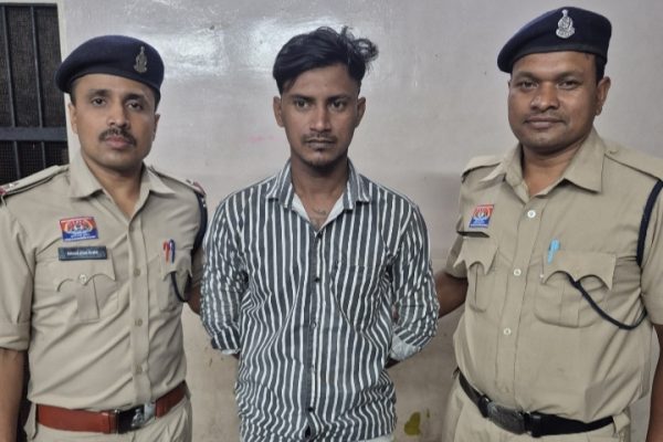 चाकू लहराकर दहशत फैलाने वाला आरोपी गिरफ्तार, खमतराई पुलिस की त्वरित कार्रवाई…