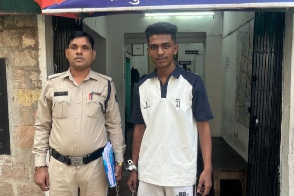 रायपुर: तेलघानी नाका ओवरब्रिज के पास हेरोइन के साथ आदतन तस्कर गिरफ्तार, डेढ़ लाख से ज्यादा का माल जब्त…